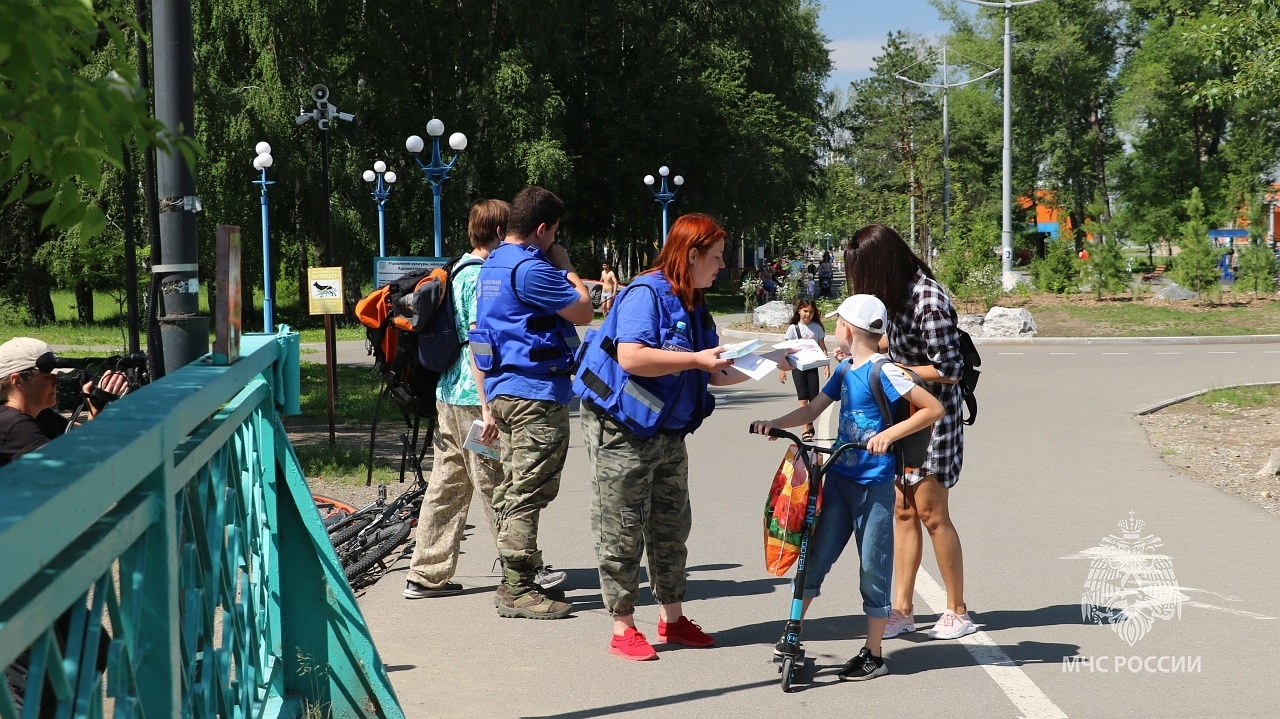 Сотрудники МЧС и волонтеры провели совместное мероприятие в Абакане |  28.06.2023 | Абакан - БезФормата